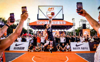 TOP1体育为运动品牌设计的篮球主题营销活动现场
